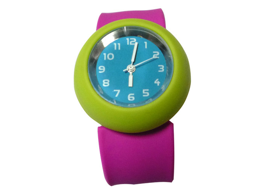 Yeşil Kutu Gül Bilezik tokat Silikon Saatler İpek Baskılı Logo 230 * 30 * 2mm ile